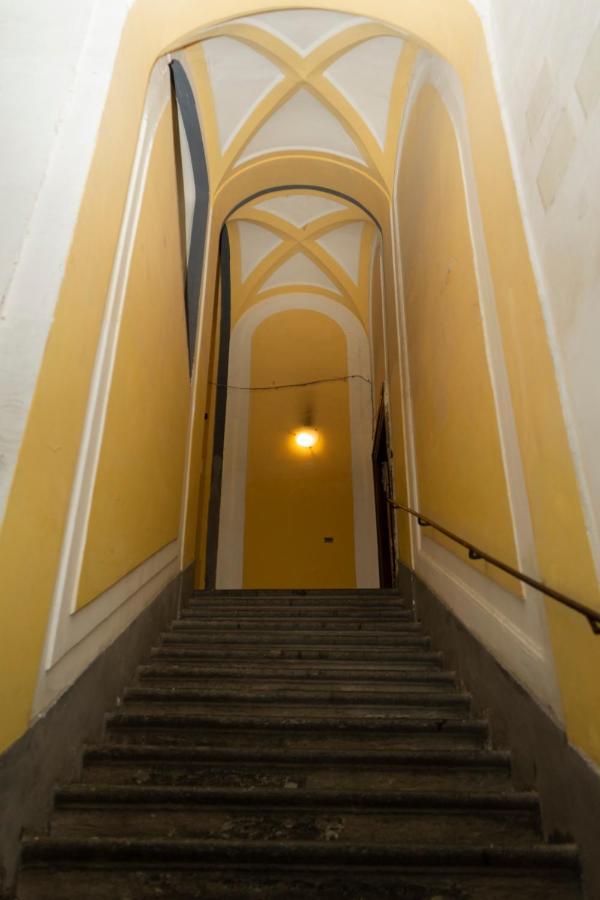 Donna Chiara Holiday House - Toledo نابولي المظهر الخارجي الصورة